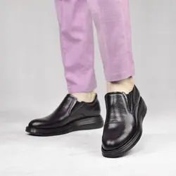 کفش اسپرت چرم طبیعی، رنگ مشکی، نوع چرم رویه فلوتر طبیعی گاوی کد مدل ۵۰۲ ساده