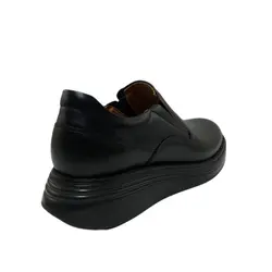 کفش اسپرت چرم طبیعی، رنگ مشکی، نوع چرم رویه ناپا طبیعی گاوی کد مدل ۵۰۲ ساده