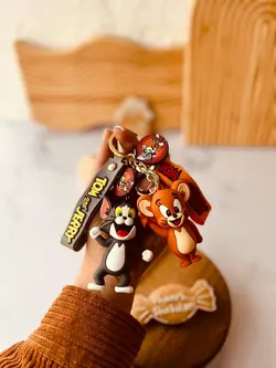 جاسوییچی تام و جری ایستاده