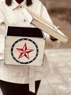 باکس چوبی مربع طرحدار