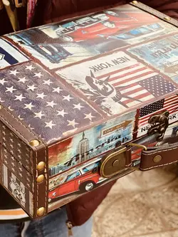 چمدون چرمی درب قفلی خاص