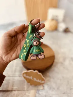 جاسوییچی خرس هودی پوش نشسته