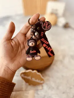 جاسوییچی خرس هودی پوش نشسته