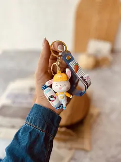 جاسوییچی خرگوش شکلات به دست