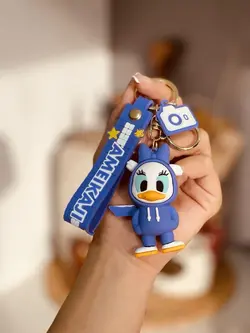 جاسوییچی اردک هودی پوشیده