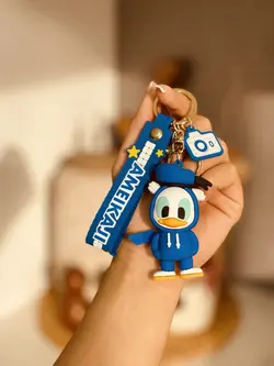 جاسوییچی اردک هودی پوشیده