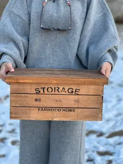 جعبه چوبی درب دار آجری رنگ