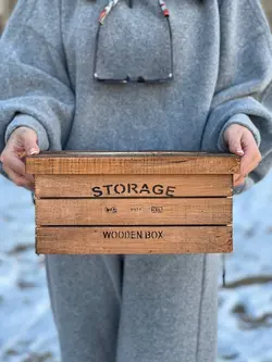 جعبه چوبی درب دار آجری رنگ