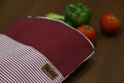 کیسه نان و سبزی چمن