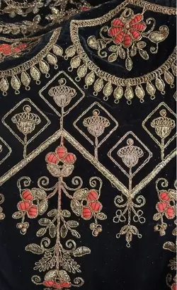 مانتو مخمل سوزندوزی مشکی بلند مجلسی گل برجسته هندی