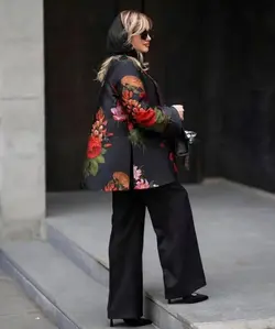 مانتو ژاکارد ابریشم مشکی گل قرمز کره ای