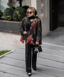 مانتو ژاکارد ابریشم مشکی گل قرمز کره ای