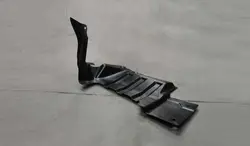 آبگیر چپ زیر سپر جلو