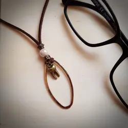 آویز گردنی عینک مدل مروارید