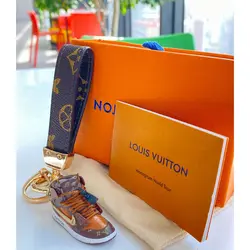 پک جاسوییچی طرح کفش LV