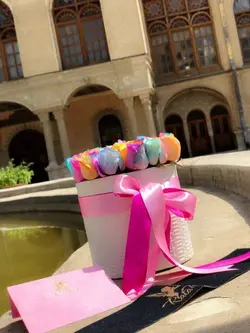 باکس چرمی استوانه ای قهوه ای | گل رز فیستا هلندی | 40 شاخه