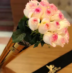 دسته گل قیفی طلایی | گل رز اتوپیا هلندی | 20 شاخه
