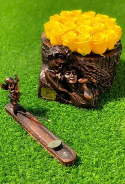 مجسمه آغوش عشق مشکی برنز | گل رز قرمز هلندی | 20 شاخه