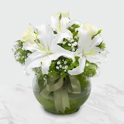 گلدان گل رز و لیلیوم رمانتیک