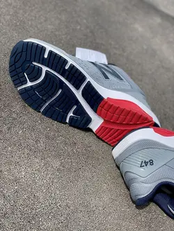 New Balance 847 v4