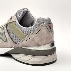 New Balance 990 V5
