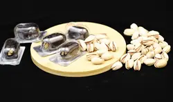 بسته کارتن 3 کیلویی خرما قرصی سدنا مضافتی مغزدار پسته ای