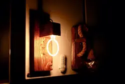 چراغ ديوارى حباب دار چوبى W10