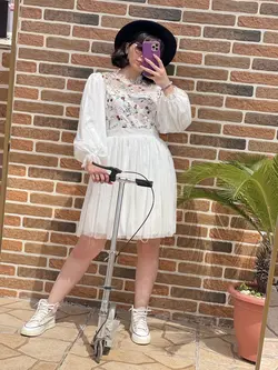 پیراهن سفید توری گلدوزی