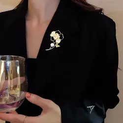 گل سینه شاخه گل صدفی