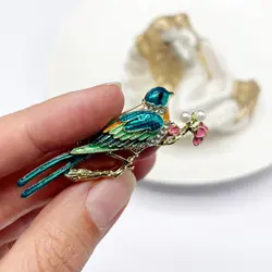 گل سینه پرستو