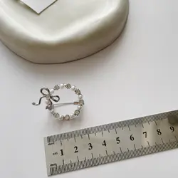 گل سینه حلقه و پاپیون