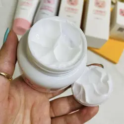 مرطوب کننده شیر و کلاژن لوزیا