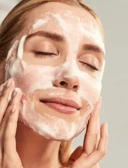 فوم شستشو شیر و کلاژن لوزیا