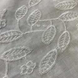 پارچه لنین سوزن دوزی طرح گلبرگ سفید کد 2815