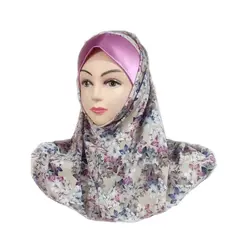 مقنعه نرجس در طرحهای متنوع