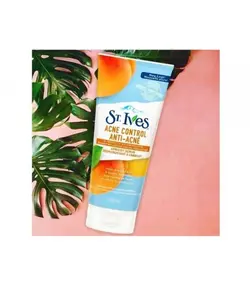 اسکراب ضدآکنه عصاره زردآلو سنت‌ایوز (ST.Ives)