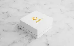موکاپ جعبه جواهر - Golden foil logo mockup