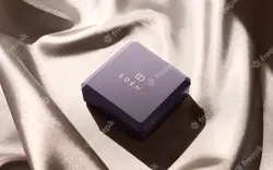 موكاپ لوگو جعبه جواهر لوکس - Logo mockup luxury jewelry squared box