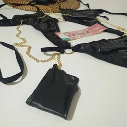 بادی لاتکس زندانی دستبند و زنجیر دار