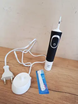 مسواک اورال بی مدلVITALITY PROرنگ مشکی سه سرعتهOral_B