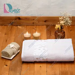 حوله حمامی طرح سورپرایز رنگ سفید - deniztowel