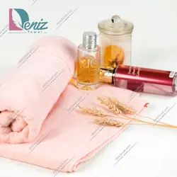 حوله استخری طرح ماکرو رنگ صورتی روشن - deniztowel
