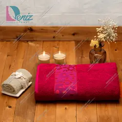 حوله استخری طرح سورپرایز رنگ زرشکی - deniztowel