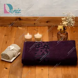 حوله استخری طرح سورپرایز رنگ بنفش تیره - deniztowel