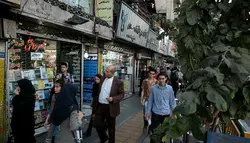 دانلود استوک فوتیج خام آماده مردم در مرکز شهر تهران