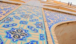 فوتیج الگوی طراحی زیبا روی دیوار بیرونی مسجد در فرهنگ ایرانی