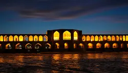 فوتیج نمای شب از پل خواجو (پل خواجو) در اصفهان