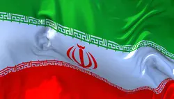 فوتیج اسلوموشن اهتزاز پرچم ایران در باد
