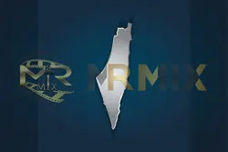 عکس نقشه فلسطین نقره ای متالیک با کروم، شیب براق در پس زمینه آبی تیره