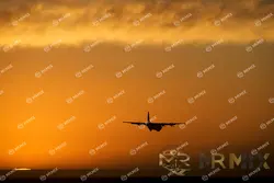 عکس استوک هواپیما C130  در غروب آفتاب